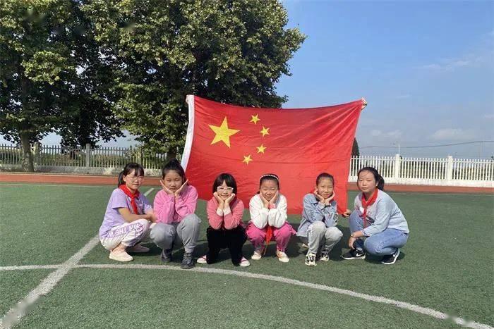 万幸!深陷泥潭失温严重的老人,等到了那束光
