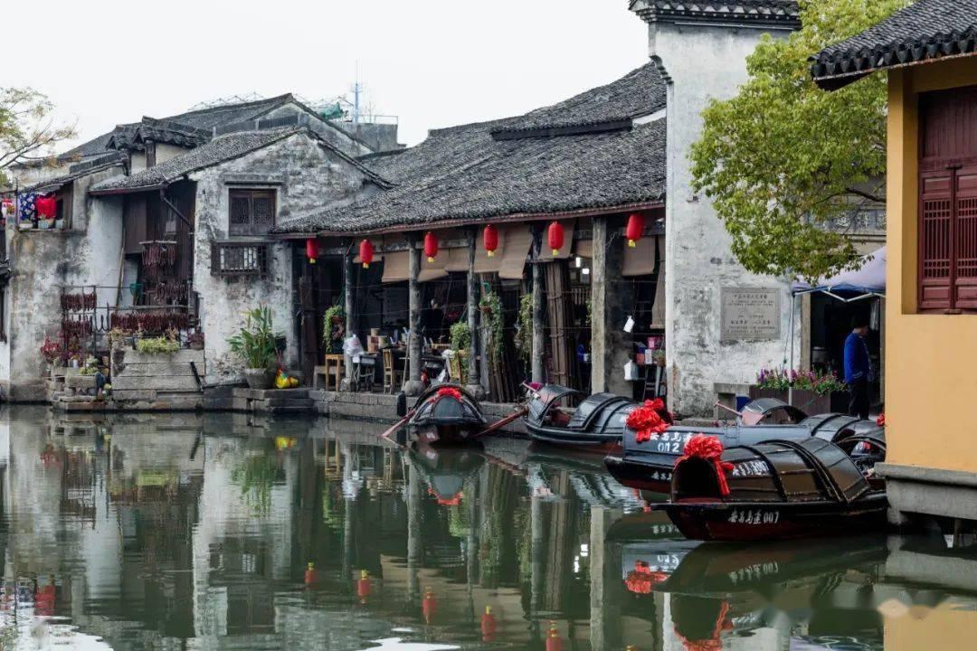 林允儿将担任青龙系列颁奖礼MC，你知道她哪些作品？